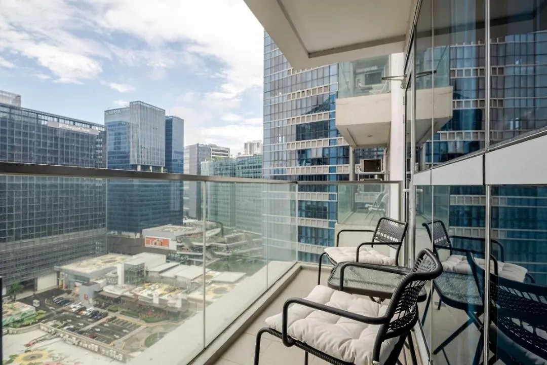 Modern 1 Bedroom In Bgc With Balcony Manila 0*,
