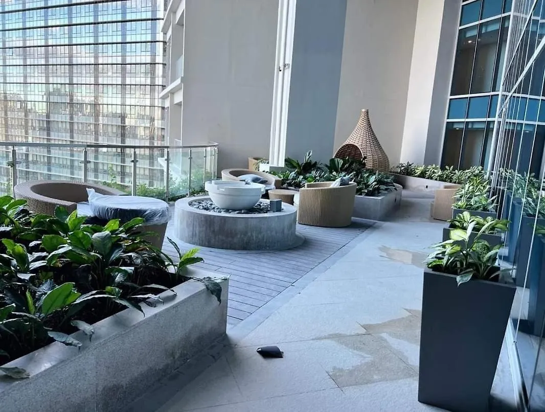 Modern 1 Bedroom In Bgc With Balcony Manila